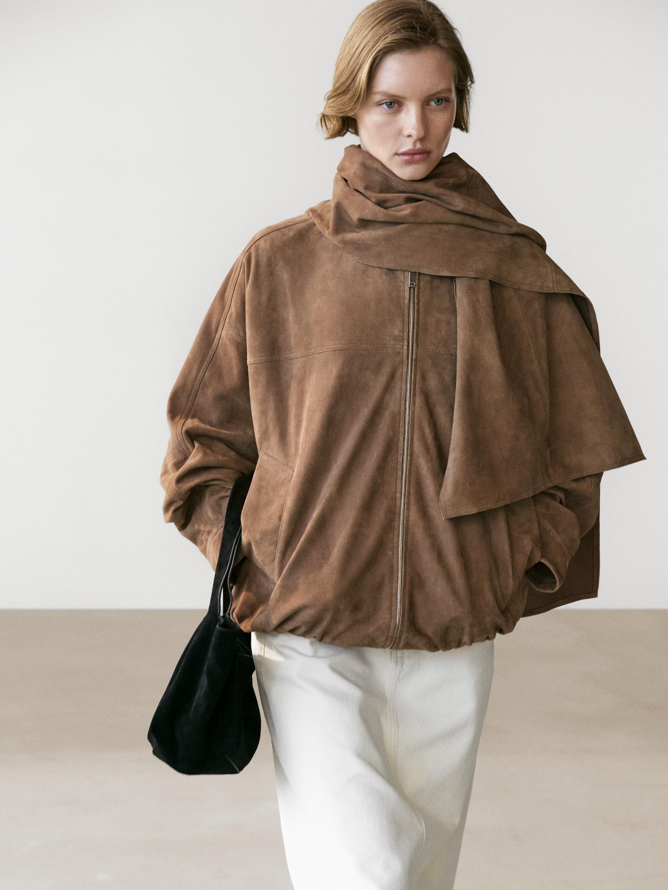 Blouson bomber en cuir et daim, détail écharpe